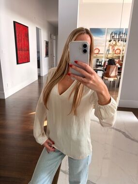 Banana Republic Cream V-Neck Long Sleeve Blouse